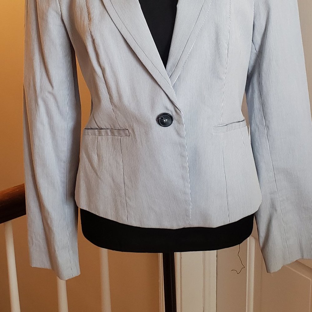 Blazer - Picture 2 of 8